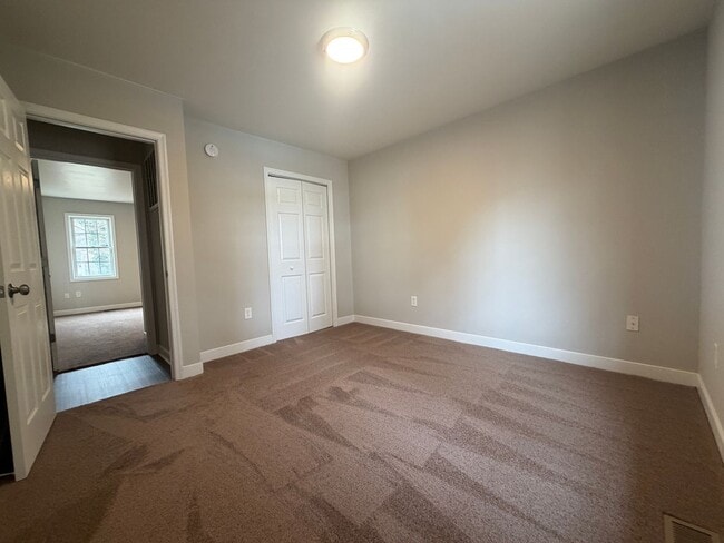 Building Photo - Rancher style home