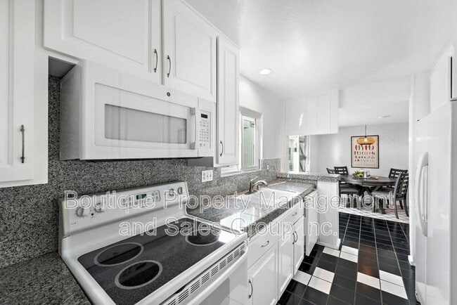 Building Photo - FRONT UNIT-1707 W BALBOA