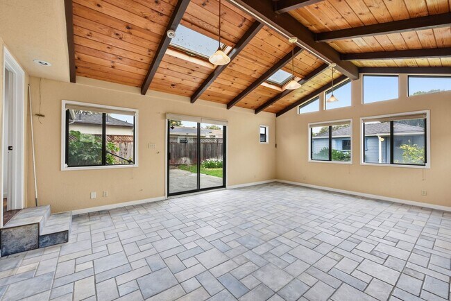 Building Photo - Charming single level family home located in sought after San Lorenzo Village.