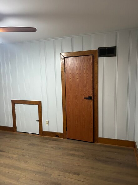 Building Photo - 618 Leonard Ave