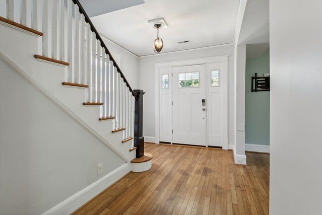 Building Photo - 1734 Hancock Ave