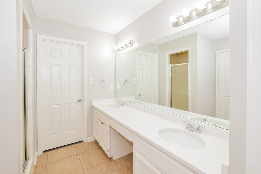 Building Photo - 5617 Annandale Dr