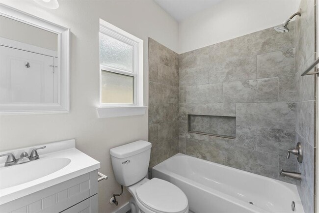 Building Photo - 846 Omeara