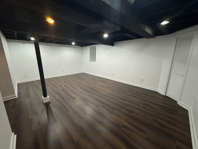 Building Photo - Stunning 4 Bed Newly remodeled!