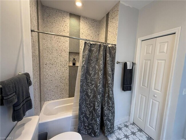 Building Photo - 3304 Lisa Ln