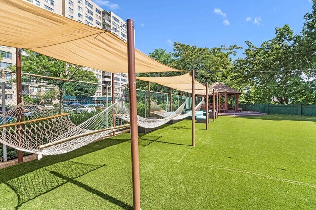 Building Photo - 201 St Pauls Ave