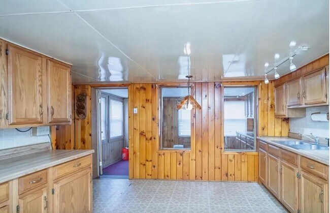 Building Photo - 2 Bedroom Apartment - Midtown Kingston