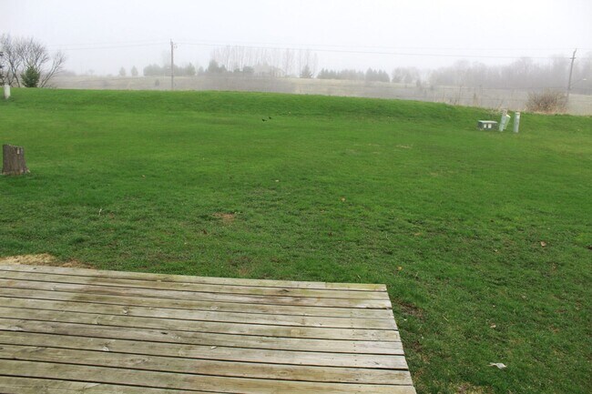 Building Photo - 376-376 Thomas Dr