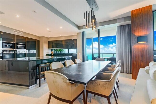 Building Photo - 18555 Collins Ave