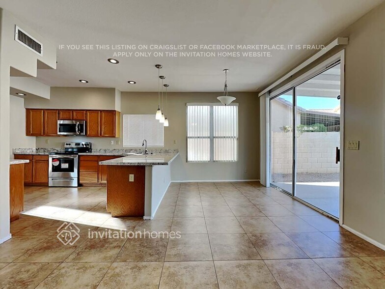 Building Photo - 3215 N 108th Ln