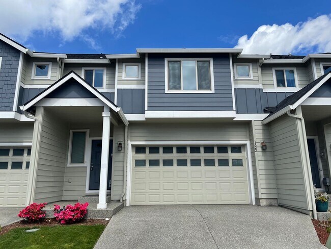 Primary Photo - $1275 OFF FIRST MONTHS RENT Gorgeous 3 Bed...