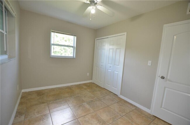 Building Photo - Sebastian rental