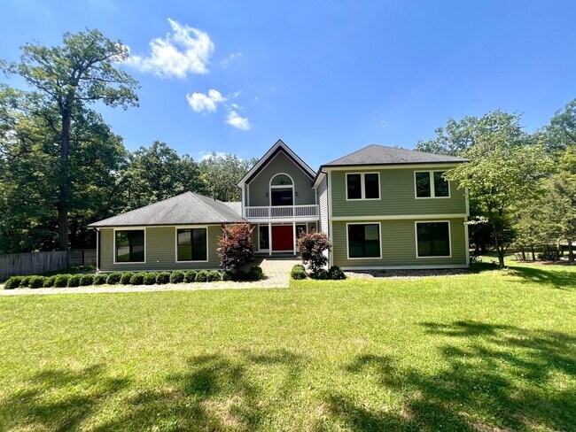 Primary Photo - Cranberry - 6 bedroom 4 bathroom - Stunnin...