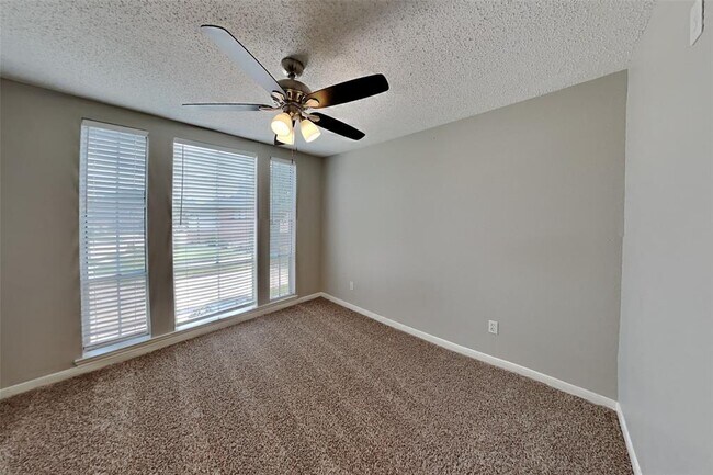 Building Photo - 4726 Green Trail Dr
