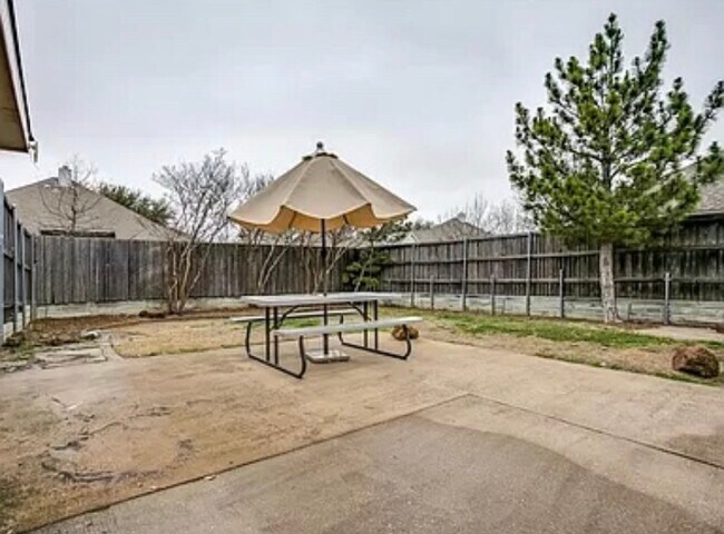 Building Photo - 8401 Greenfield Dr