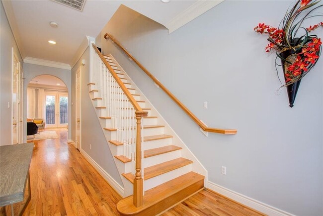 Building Photo - 1812 Staffordshire Crescent