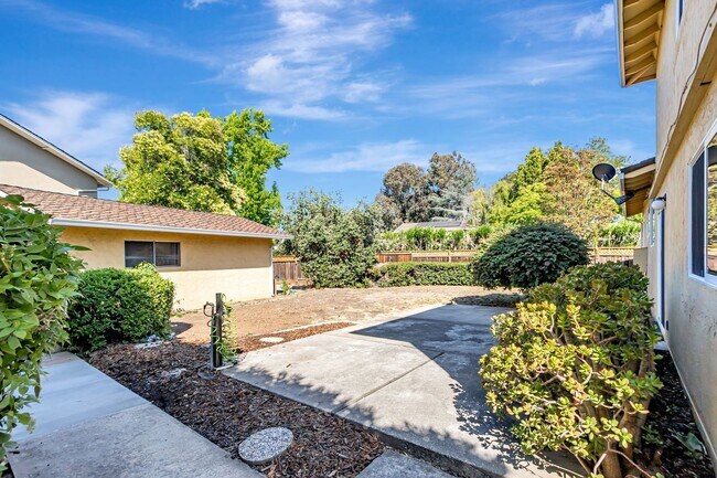 Building Photo - Stunning Updated Home in Almaden Valley