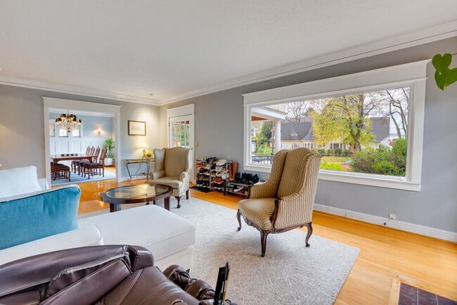 Building Photo - 3321 NE Peerless Pl