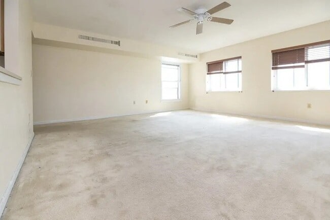 Building Photo - 50 S Common St