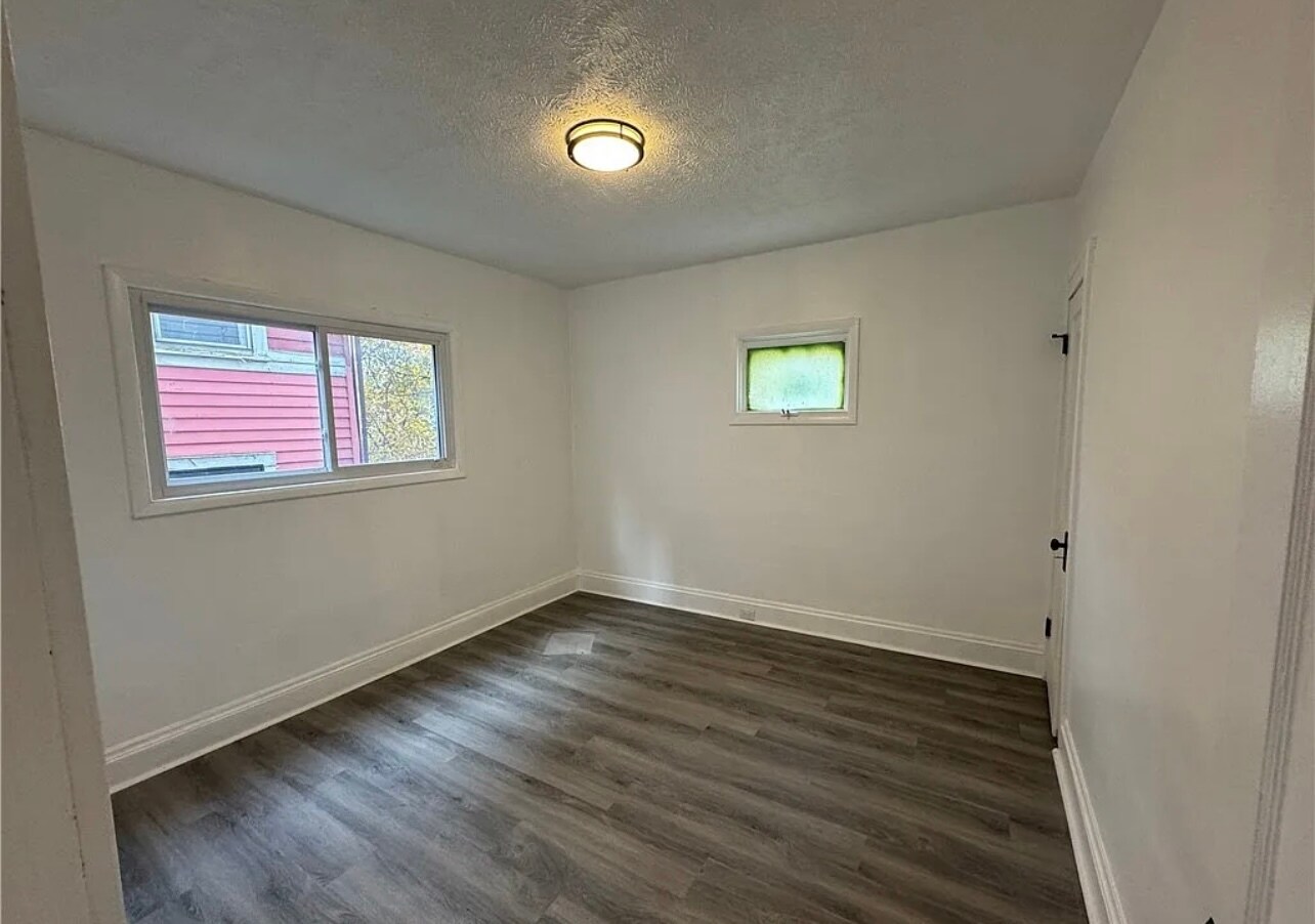 Building Photo - 3732 E 144th St