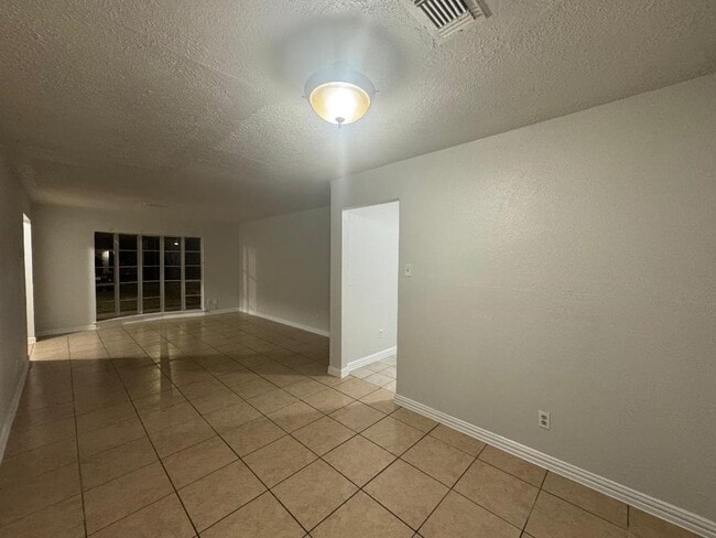 Building Photo - 12643 Chiswick Rd