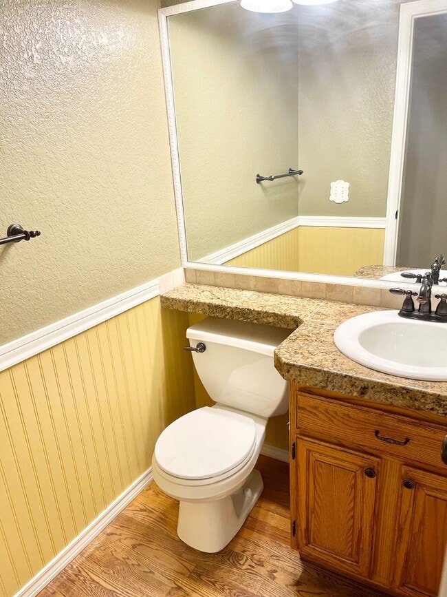 Building Photo - Large Clean Home in Aurora