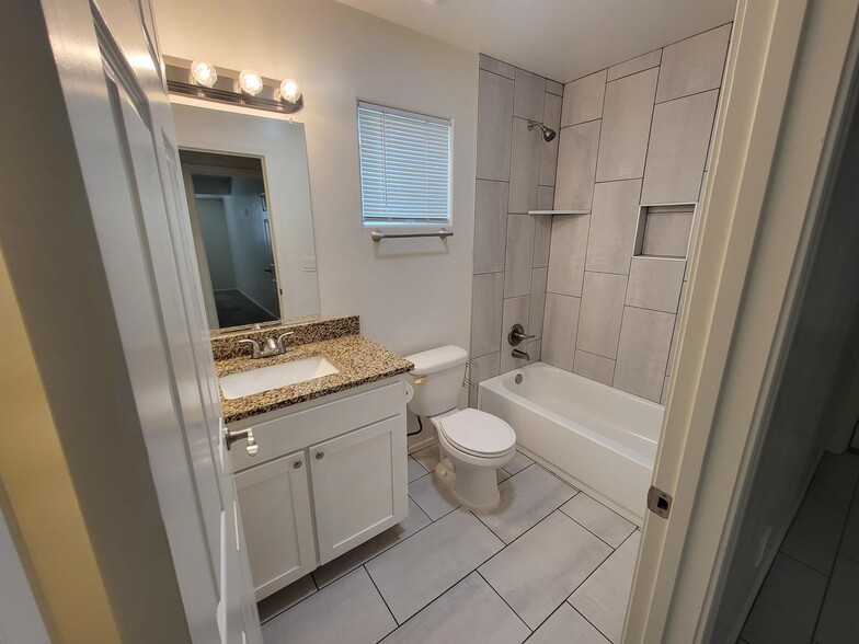 1ST BATHROOM - 5915 S Calle Sueno Hermosa