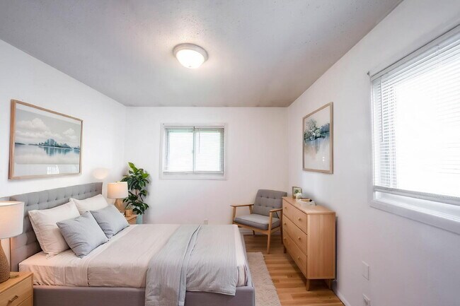 Building Photo - "Charming 3-Bedroom Gem in Indianapolis – Cozy Living with 925 Sq Ft of Comfort!"