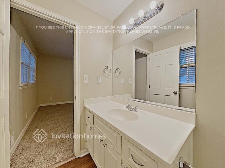 Building Photo - 2571 Riverglenn Cir