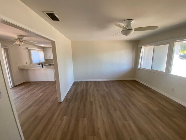 Building Photo - 3 Bedroom, 2 Bathroom Single Story House i...