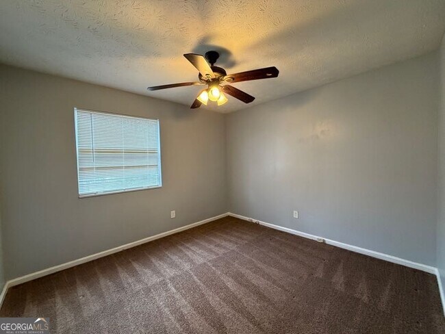 Building Photo - 804 Emerald Forest Cir SW