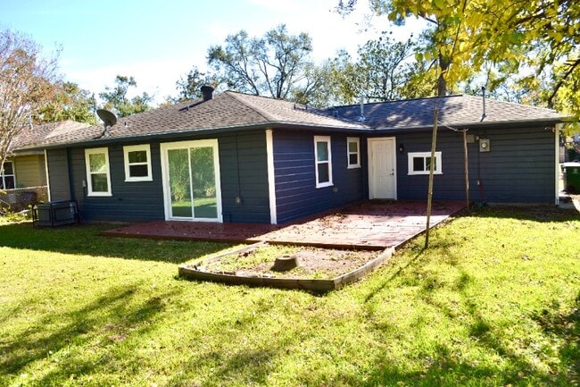 Building Photo - 5410 De Milo Dr