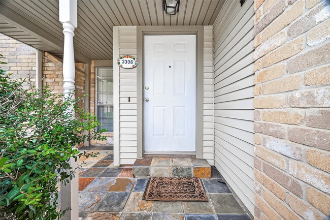 Building Photo - 3306 S Greenpark Dr