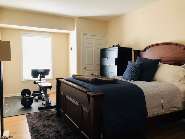 Building Photo - 400 North Ave