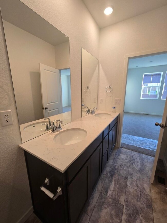 Building Photo - 2 Bedroom 2 Bathroom in Arvada!