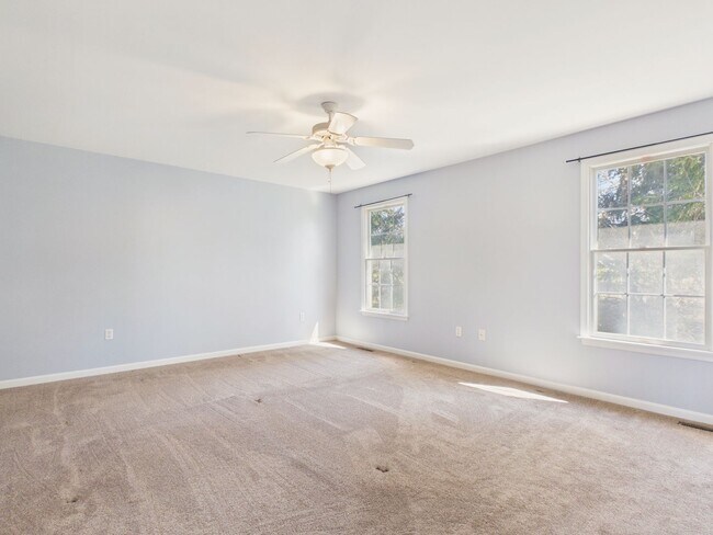 Building Photo - Gorgeous 3 Bedroom Single Family