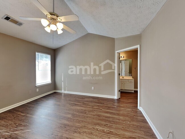 Building Photo - 1300 Wilkes Crest Dr