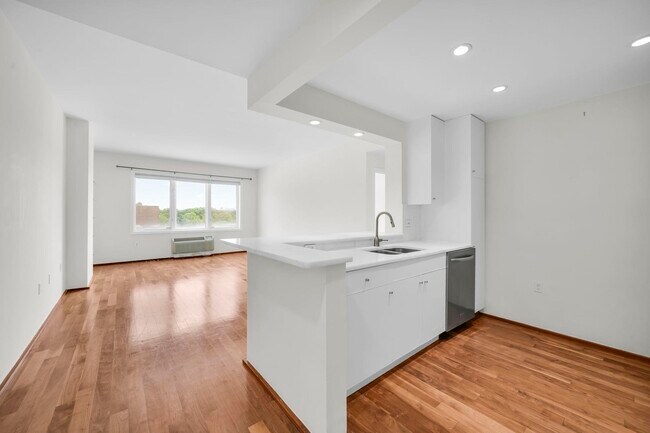 Building Photo - 2110 City Pl