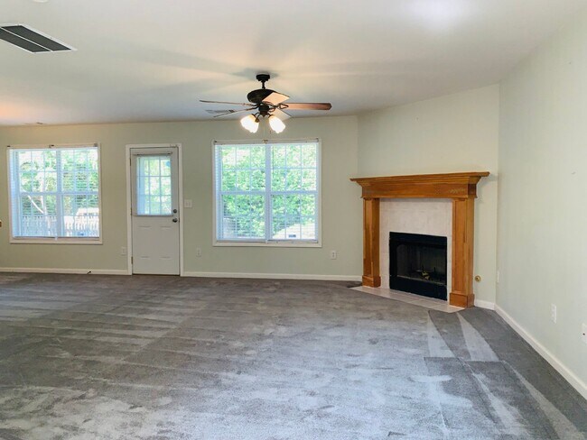 Building Photo - Great location! Lawncare/water is included...