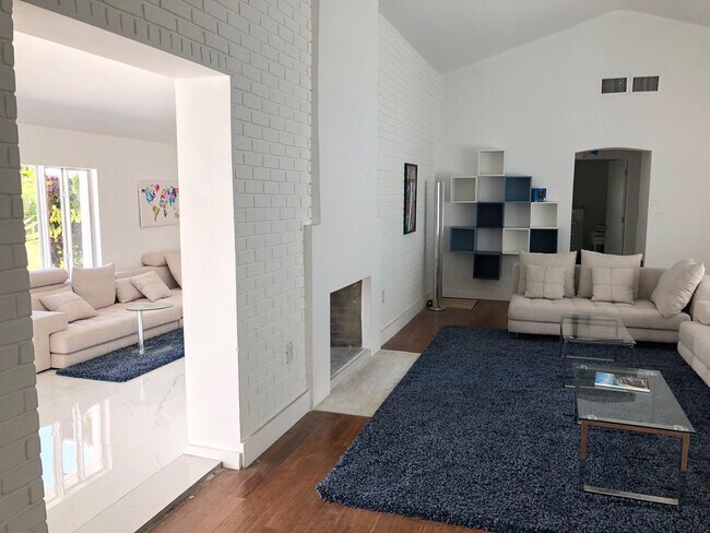 Building Photo - 9007 NE 10th Ave