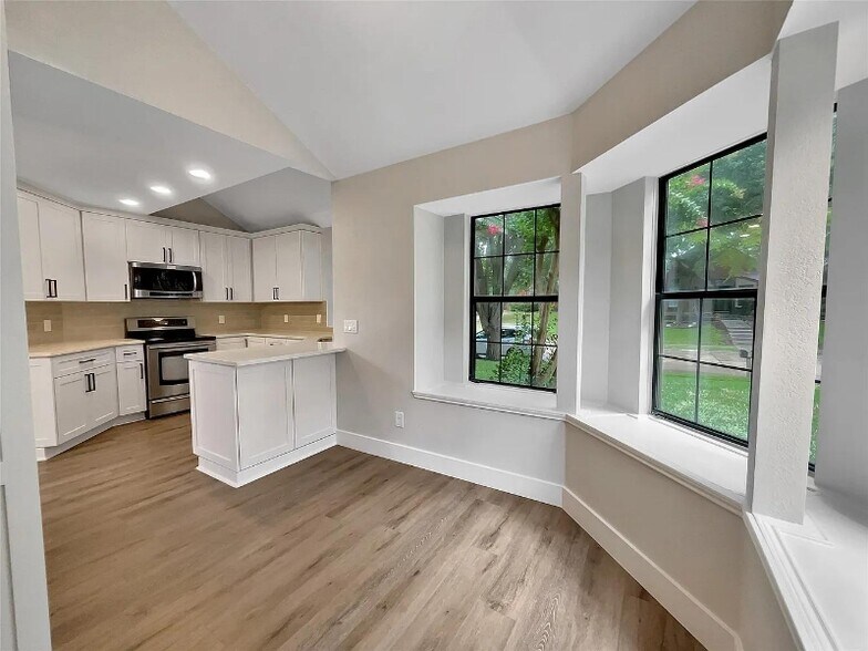 Building Photo - 811 Fawn Valley Dr