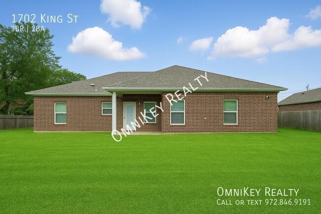 Building Photo - 1702 King St