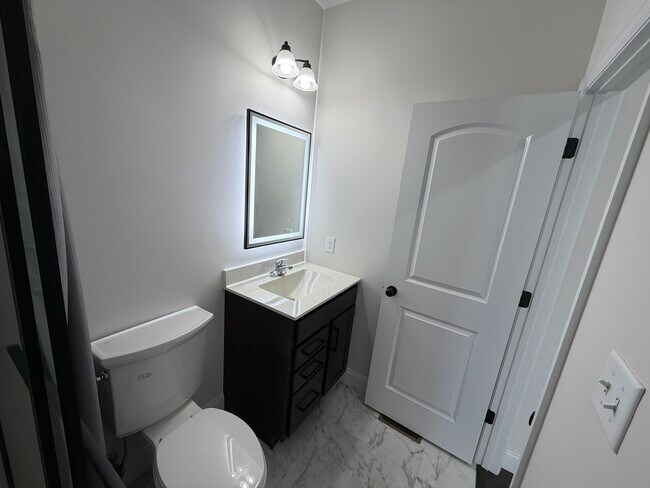 Building Photo - 156 Far Meadow Dr