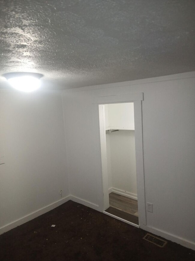 Building Photo - Welcome to 494 Allston!