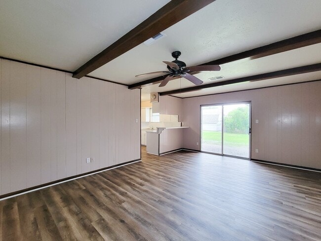 Building Photo - 2114 Yorktown Ct N