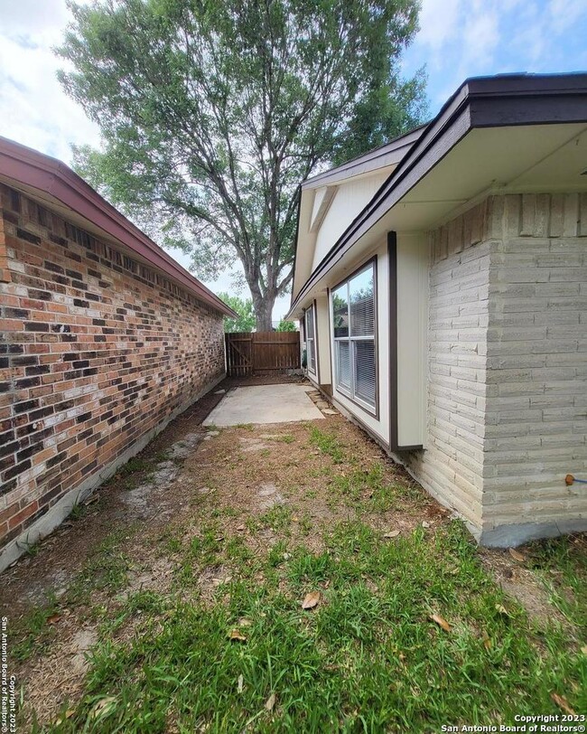 Building Photo - 656 Fern Meadow Dr