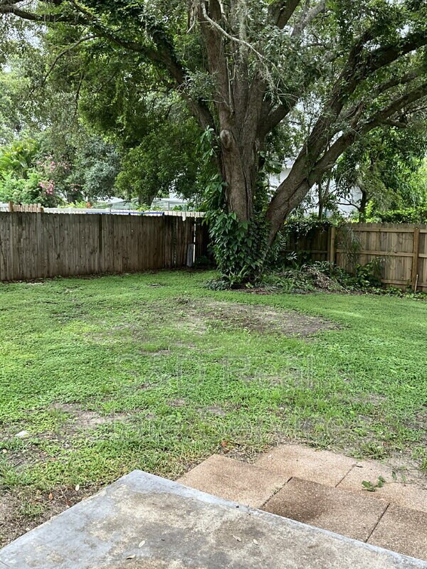 Building Photo - 4038 Doral