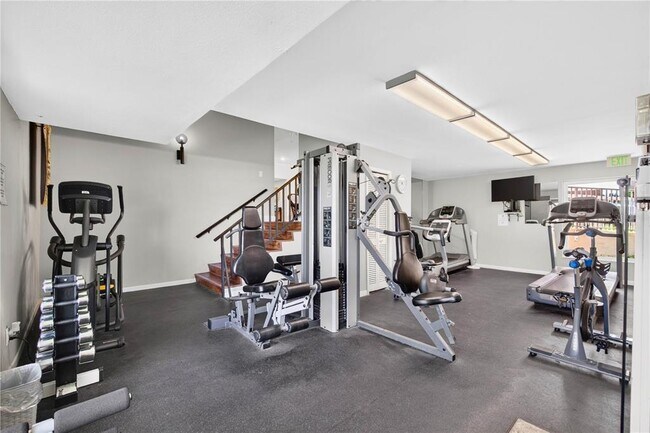 Building Photo - 736 Island Way