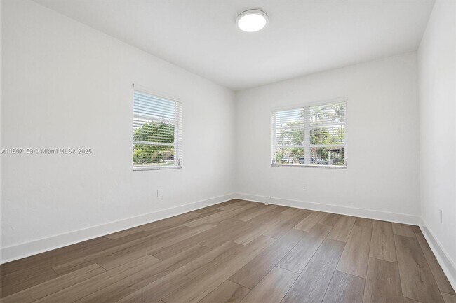 Building Photo - 500 92nd St