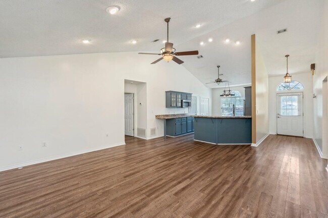 Building Photo - 2803 Wilson Ln